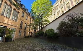 A Deux Pas Du Chateau De Versailles !